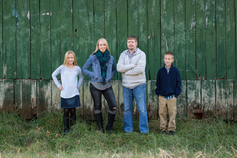 fall family photos at a green barn at sweet briar college