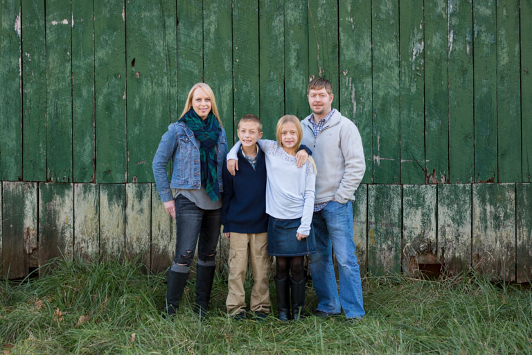 fall family photos at a green barn at sweet briar college